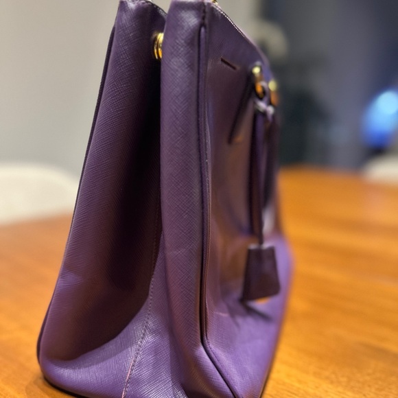 Prada bag! Authentic comes with papers! - Picture 7 of 11